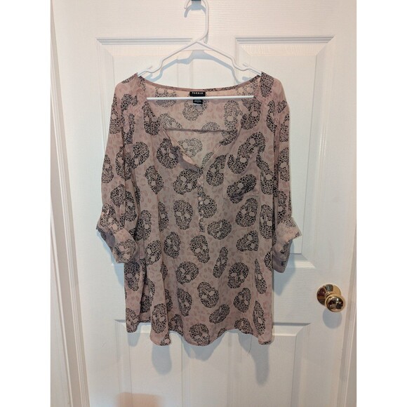 Torrid Size 3 (3x 22/24) Pink Leopard Print Skull Blouse - Picture 2 of 7